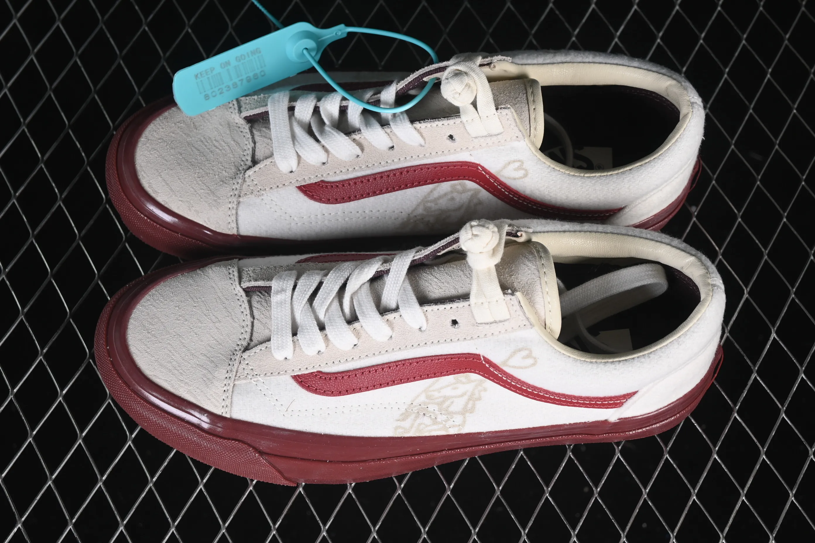 All categories Vans Vans series Vans Low Vans low-top Vans Old Skool Year of the Horse limited edition Immediate success Low-top casual sneakers VN000EJUHRW